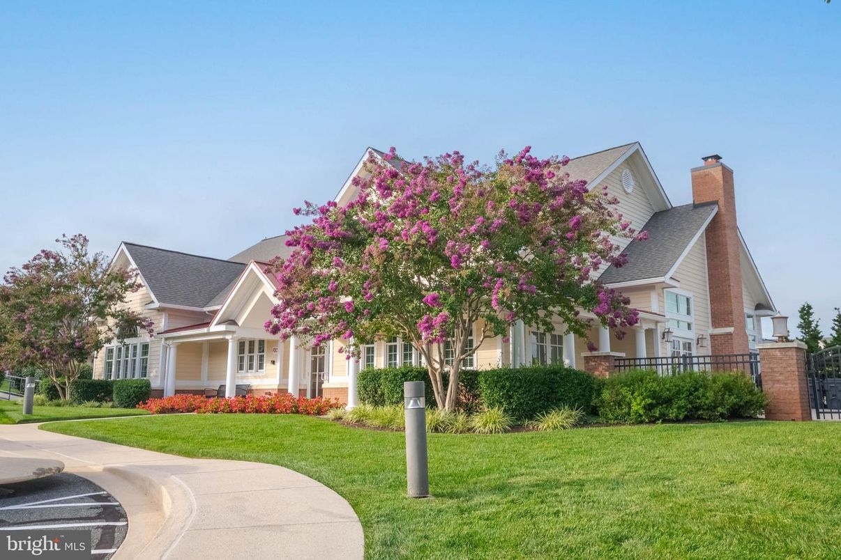 Exterior, Facade, Brick Facade, Farmhouse