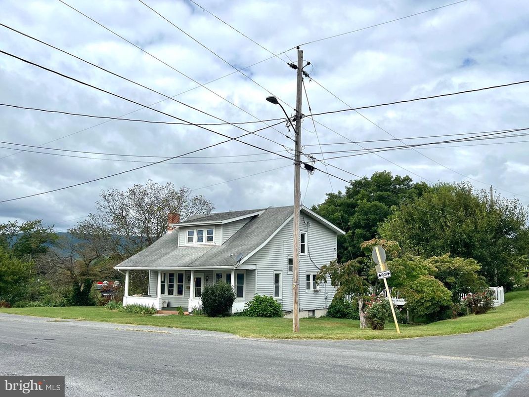 Exterior, Facade, Cape Cod