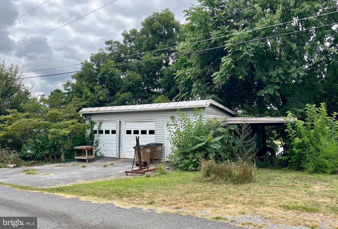 Detached Garage, Exterior
