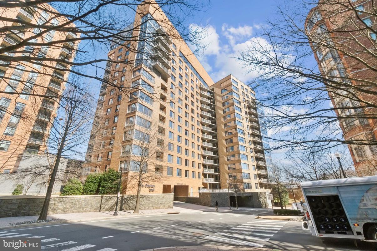 Exterior, Facade, Condo Building