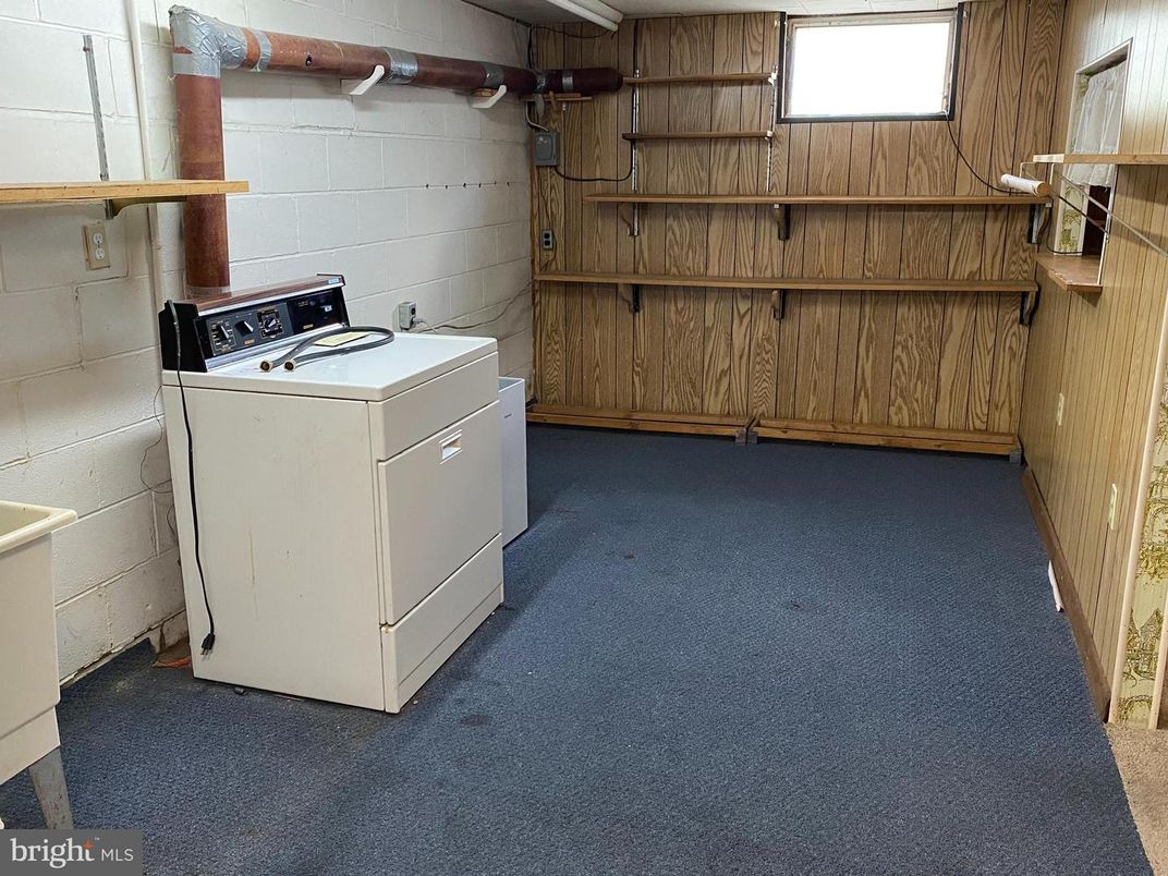 Interior, Washer, Wooden Walls