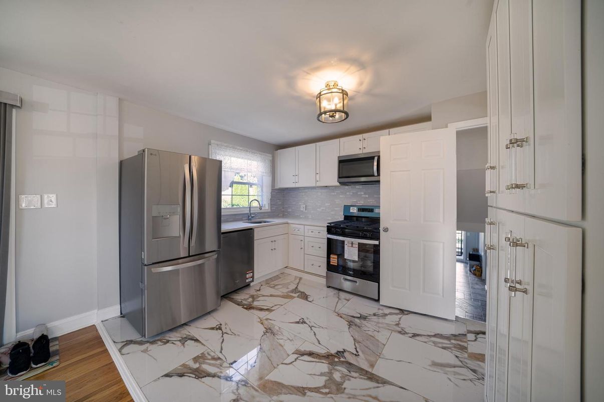 Interior, Kitchen, Marble, Stainless Steel Appliances