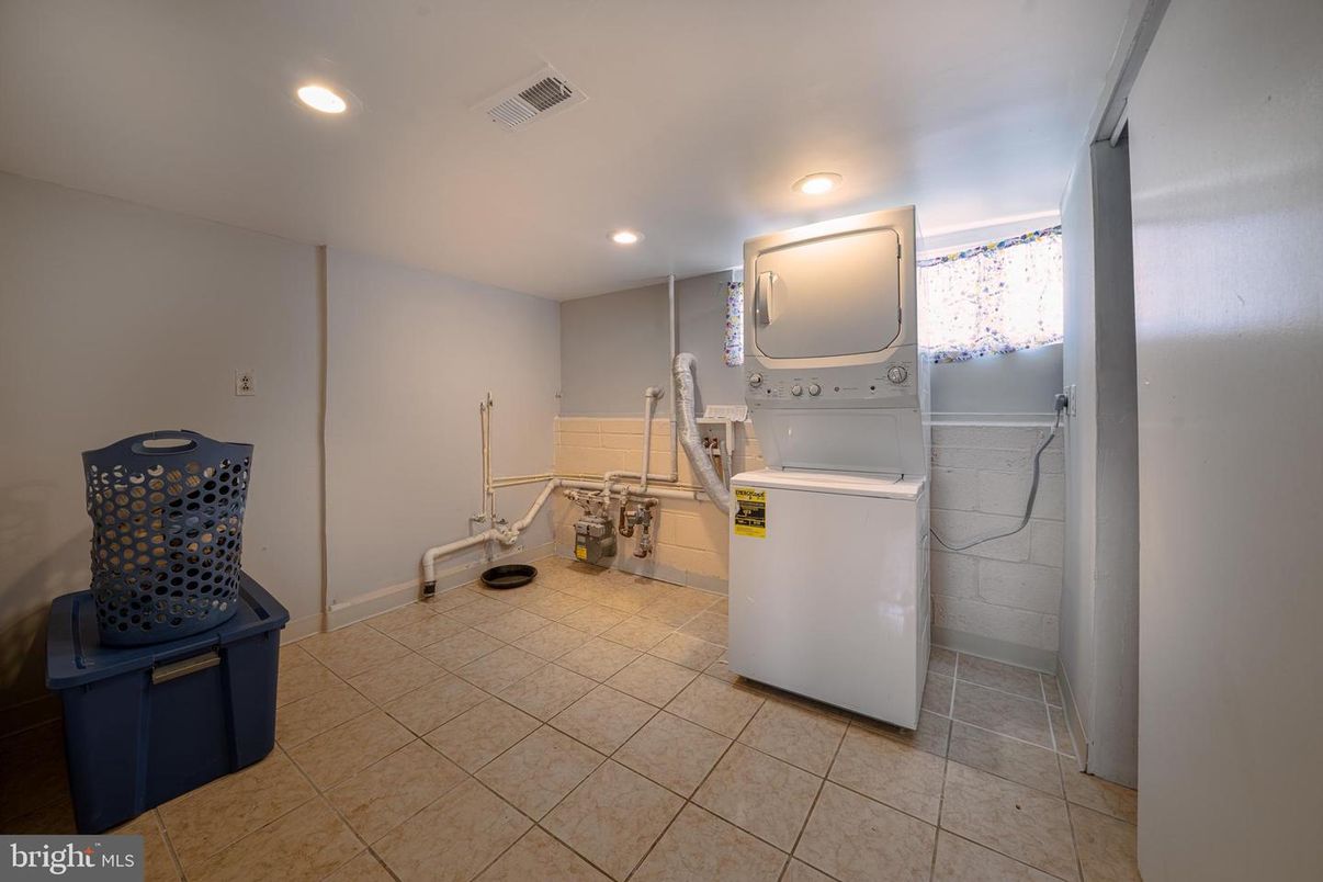 Interior, Recessed Lighting, Utility Closets, Washer