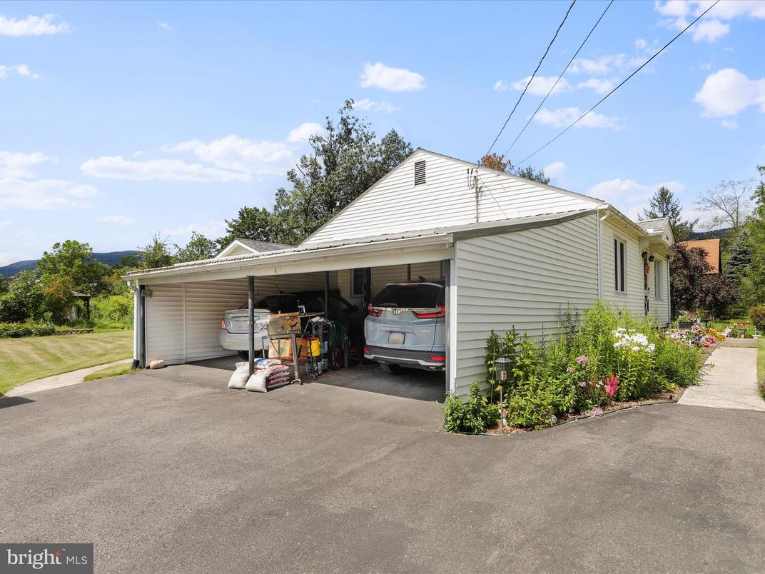 Detached Garage, Exterior