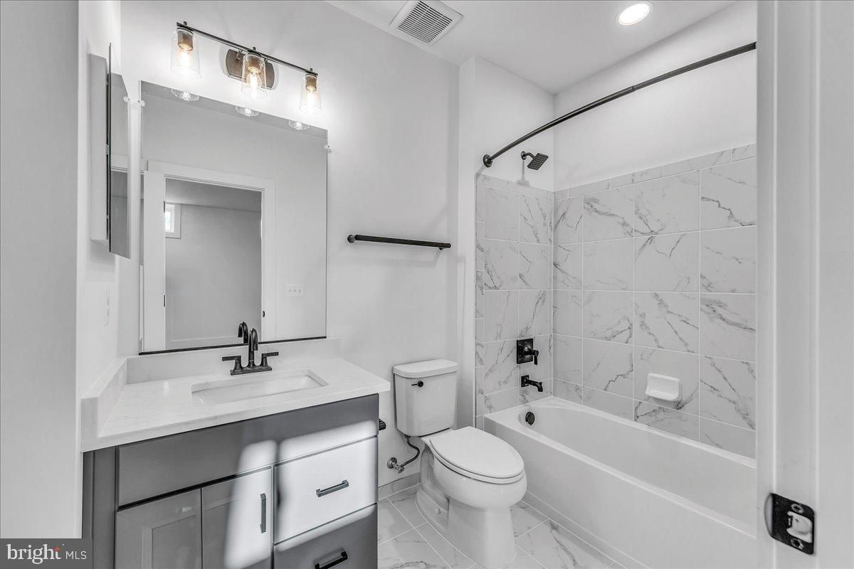 Bathroom, Interior, Marble, Marble Walls, Recessed Lighting