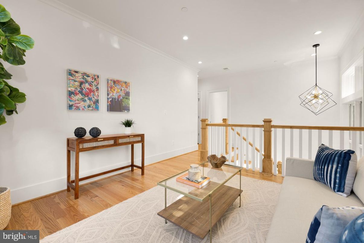 Interior, Pendant Lights, Recessed Lighting, Wood Texture Flooring