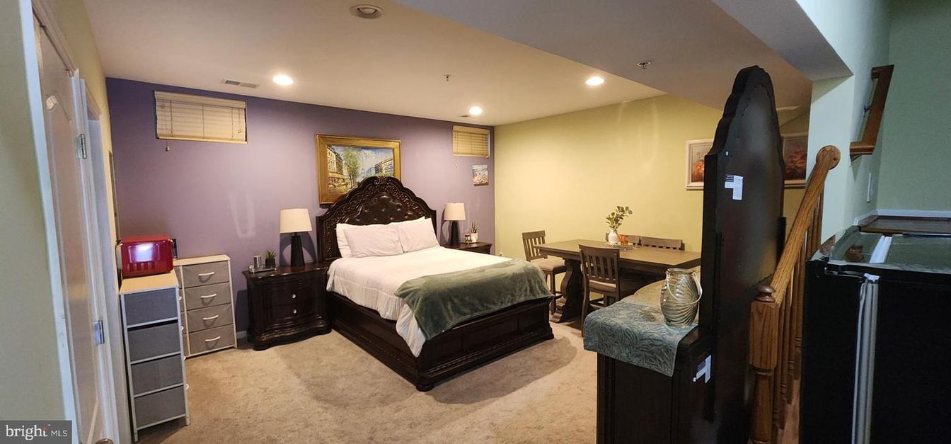 Bedroom, Dining room, Interior, Recessed Lighting