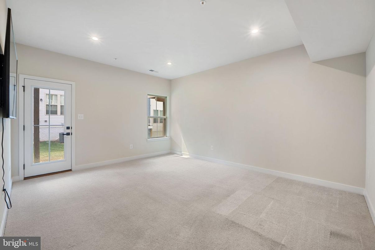 Empty room, Interior, Recessed Lighting