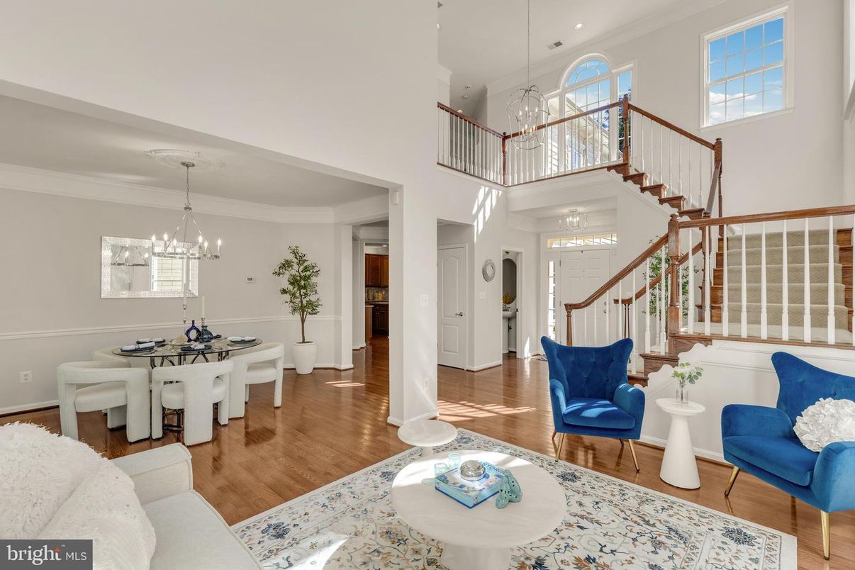 Chandelier, Dining room, Interior, Living room, Pendant Lights, Recessed Lighting, Wood Texture Flooring