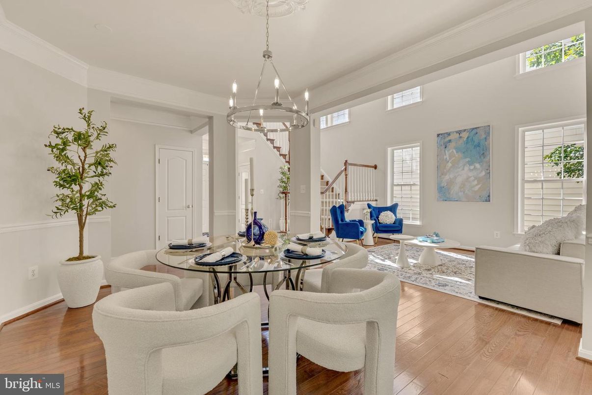 Chandelier, Dining room, Interior, Living room, Pendant Lights, Wood Texture Flooring