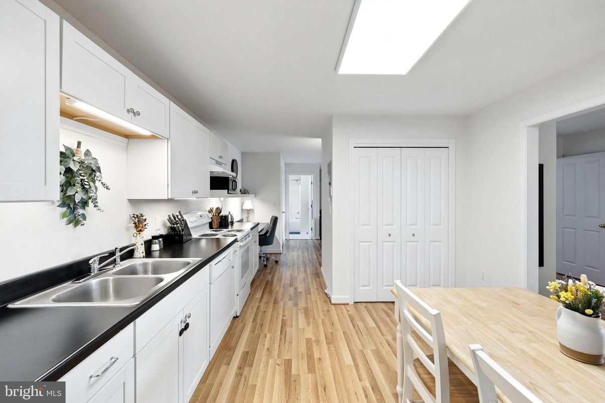 Interior, Kitchen, Wood Texture Flooring