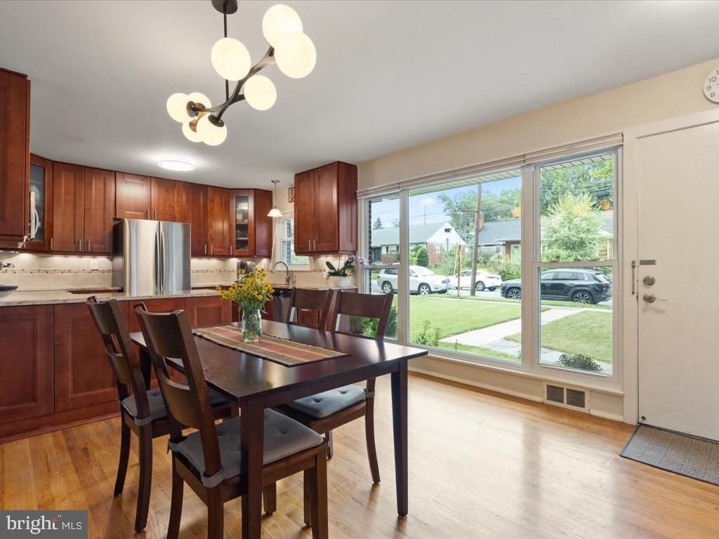 Dining room, Interior, Kitchen, Stainless Steel Appliances, Wood Texture Flooring