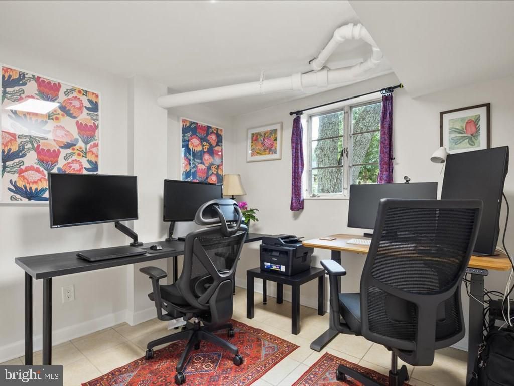 Home Office, Interior