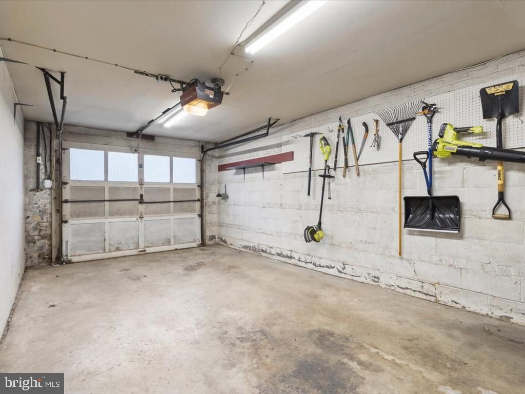 Garage, Interior, Stone Walls