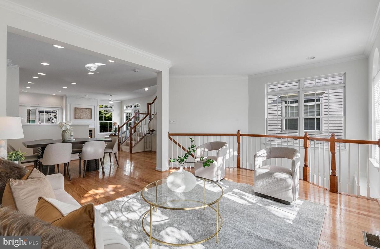 Dining room, Interior, Living room, Recessed Lighting, Wood Texture Flooring