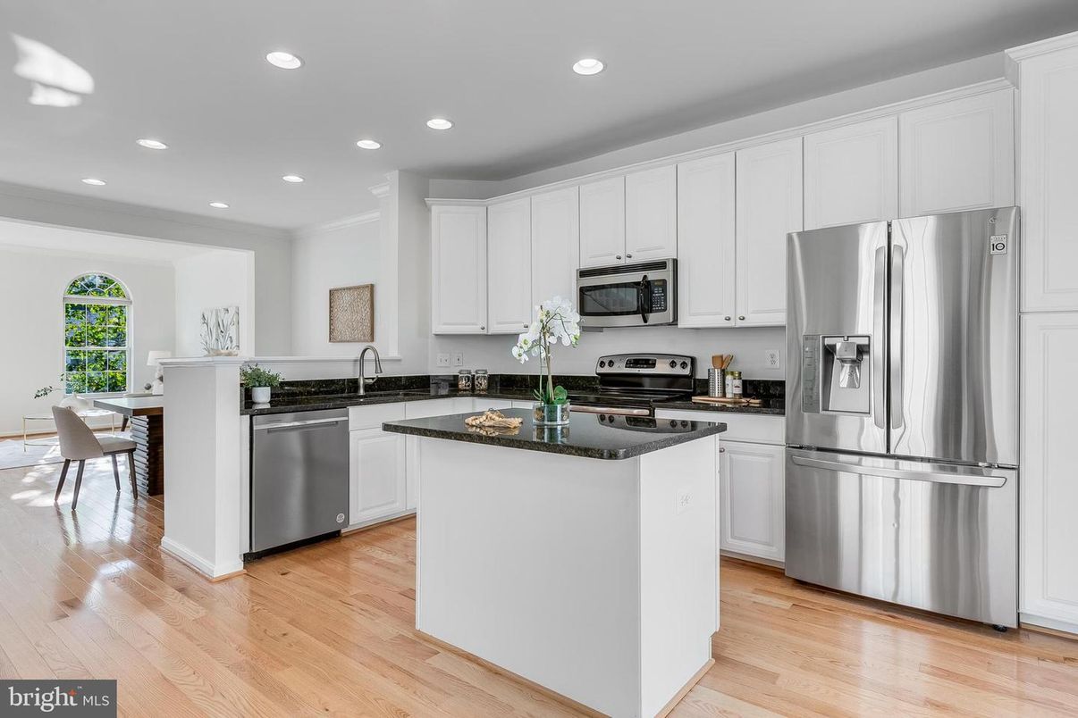 Dining room, Interior, Kitchen, Recessed Lighting, Stainless Steel Appliances, Wood Texture Flooring