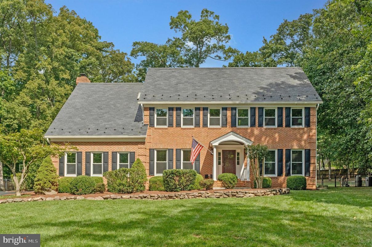 Exterior, Facade, Brick Facade, Georgian