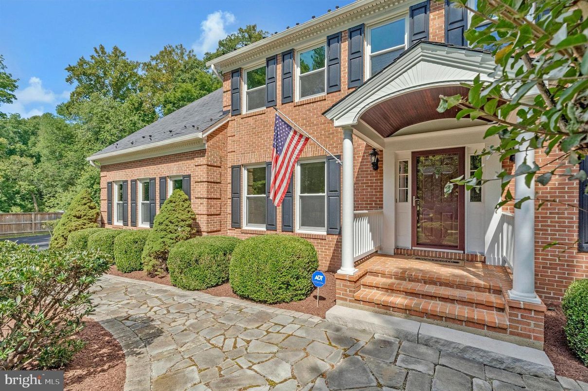 Exterior, Facade, Brick Facade, Georgian