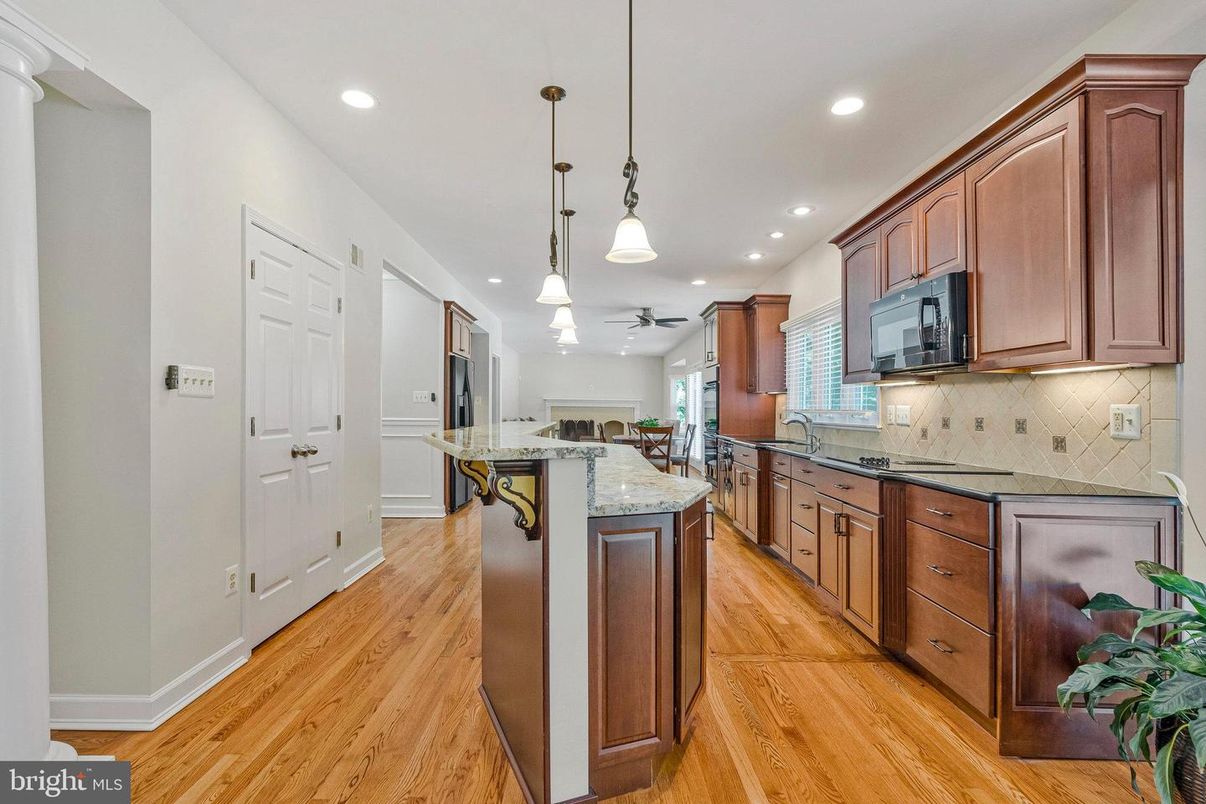 Interior, Kitchen, Pendant Lights, Recessed Lighting, Wood Texture Flooring