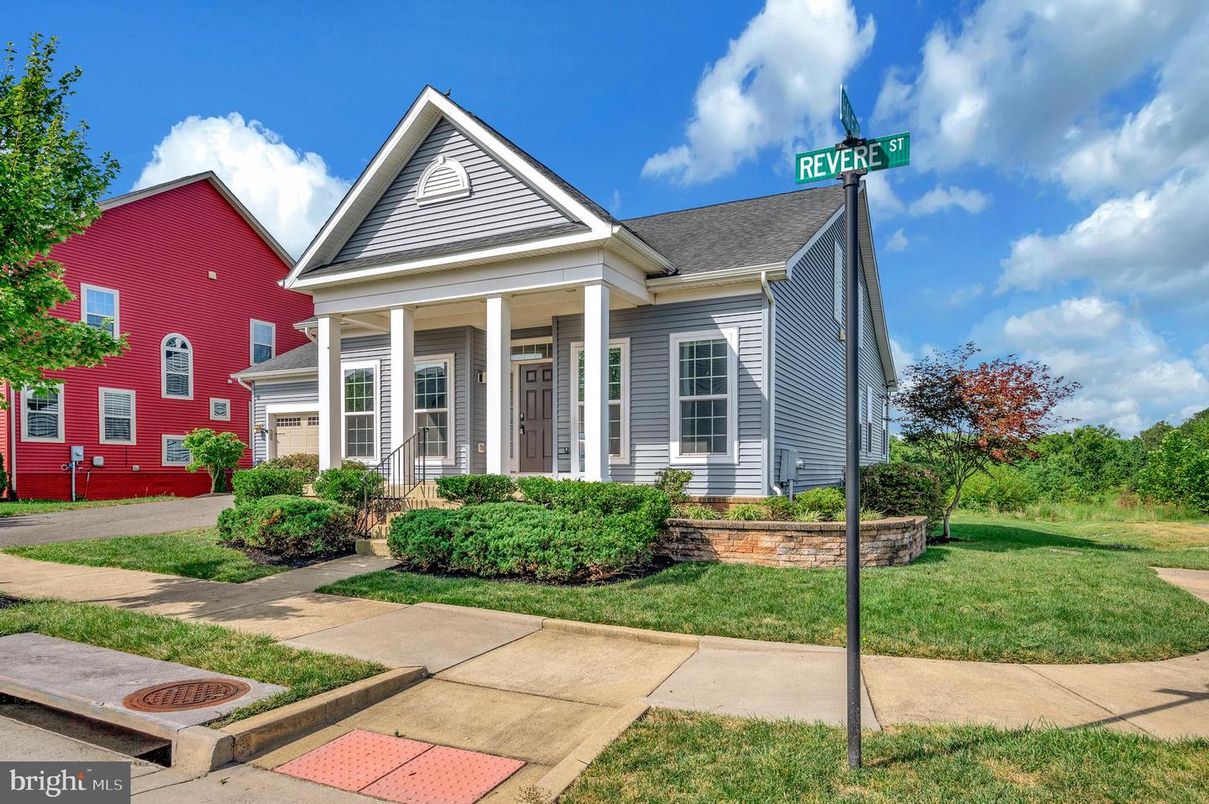 Exterior, Facade, Queen Anne Victorian