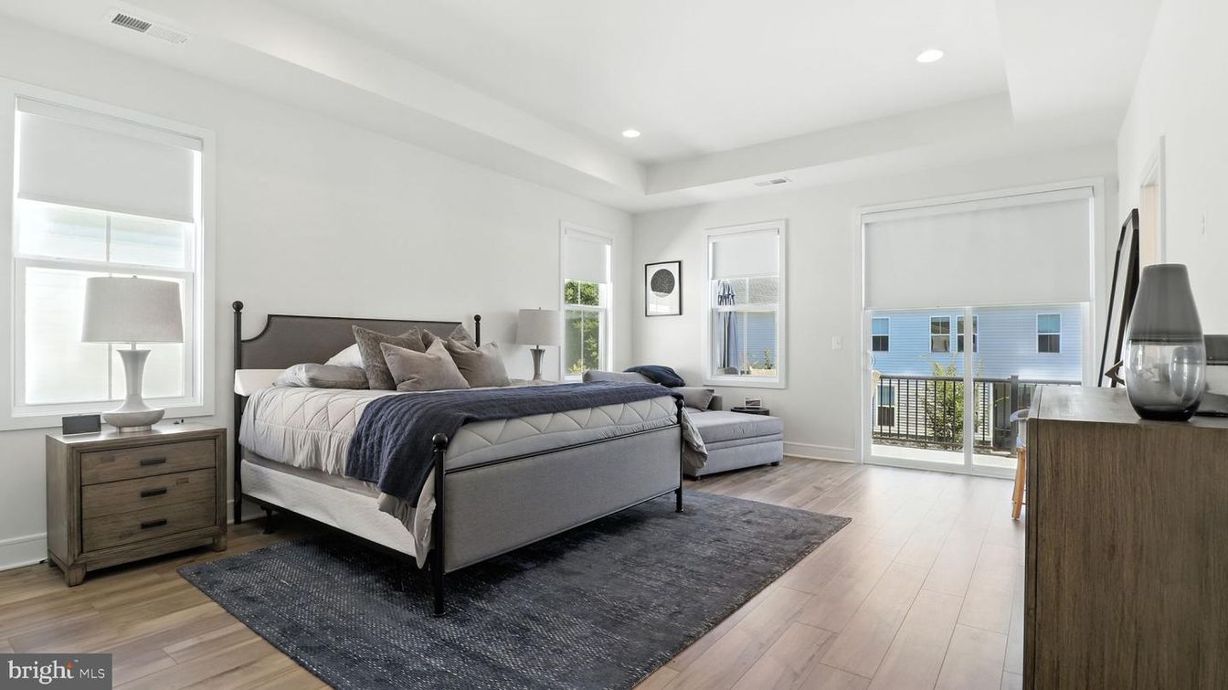 Bedroom, Interior, Recessed Lighting, Water, Wood Texture Flooring