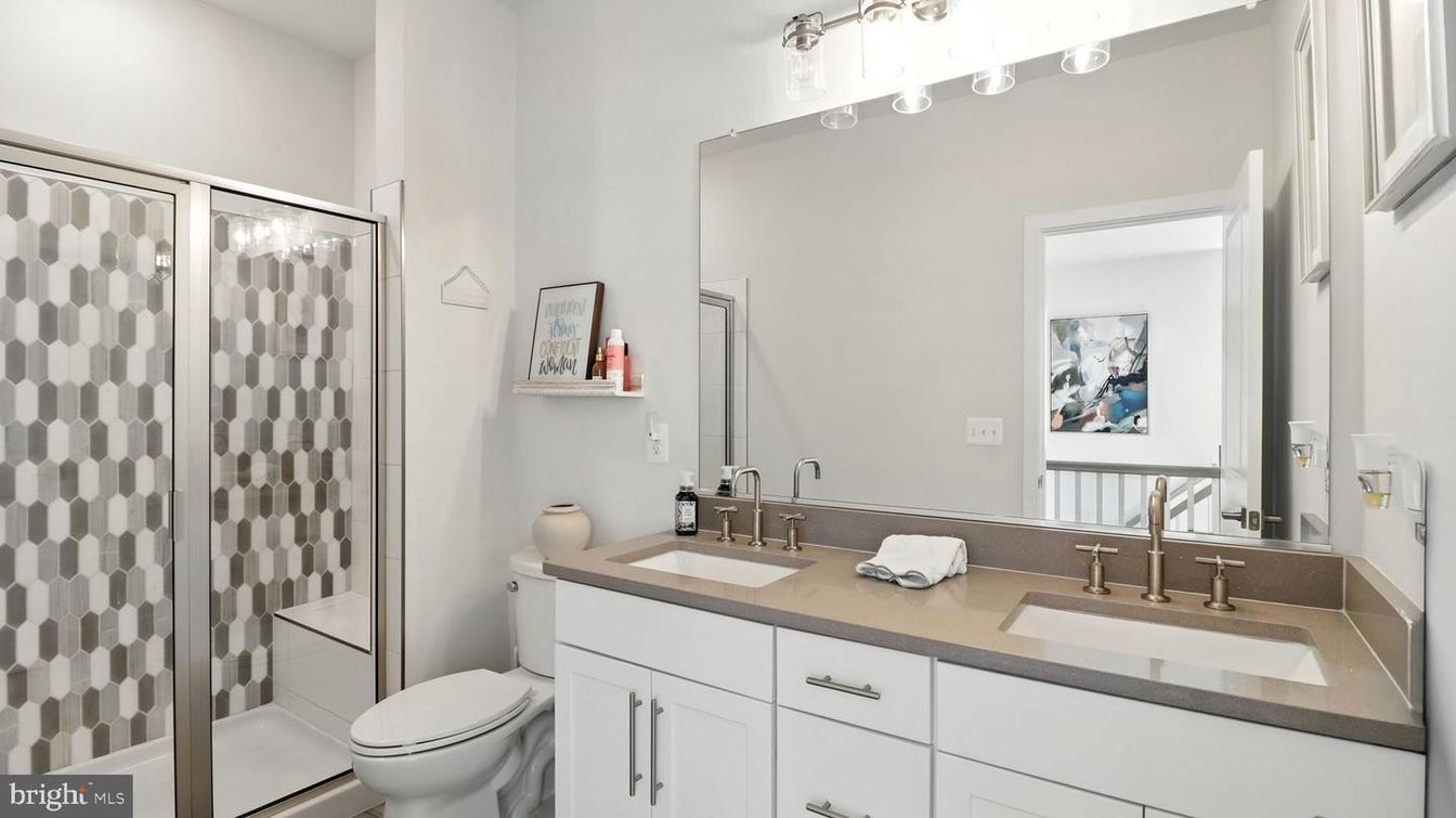 Bathroom, Dual Sink Vanities, Interior