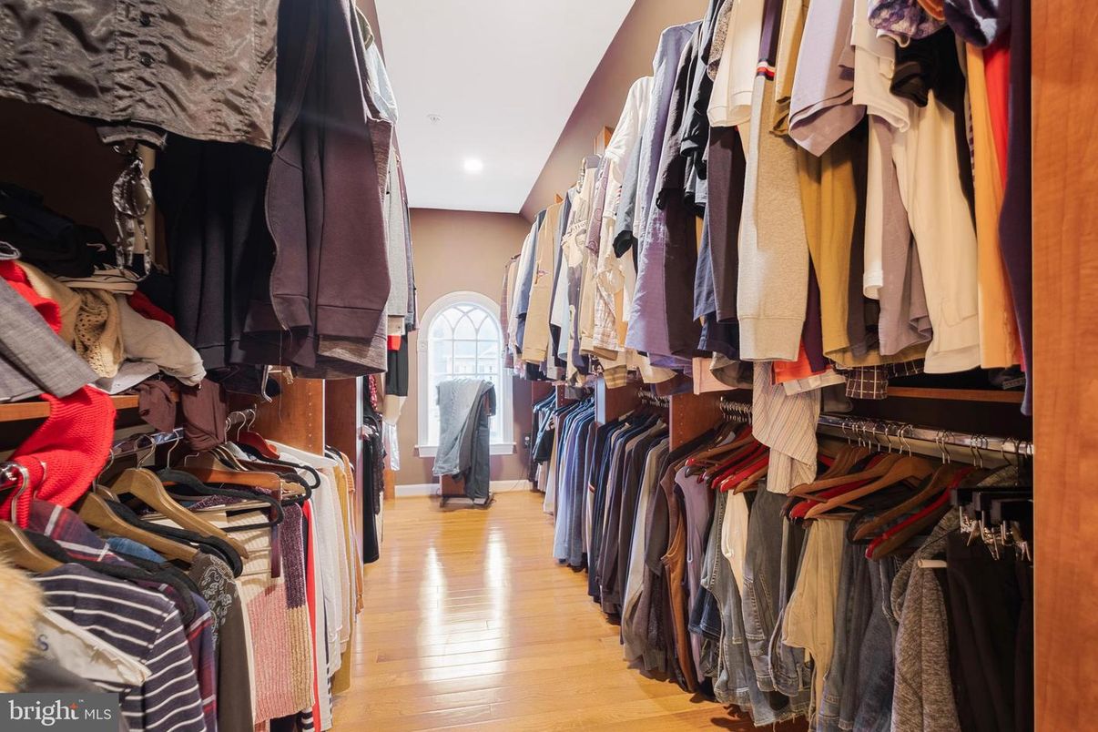 Interior, Recessed Lighting, Walk-in Closets, Wood Texture Flooring