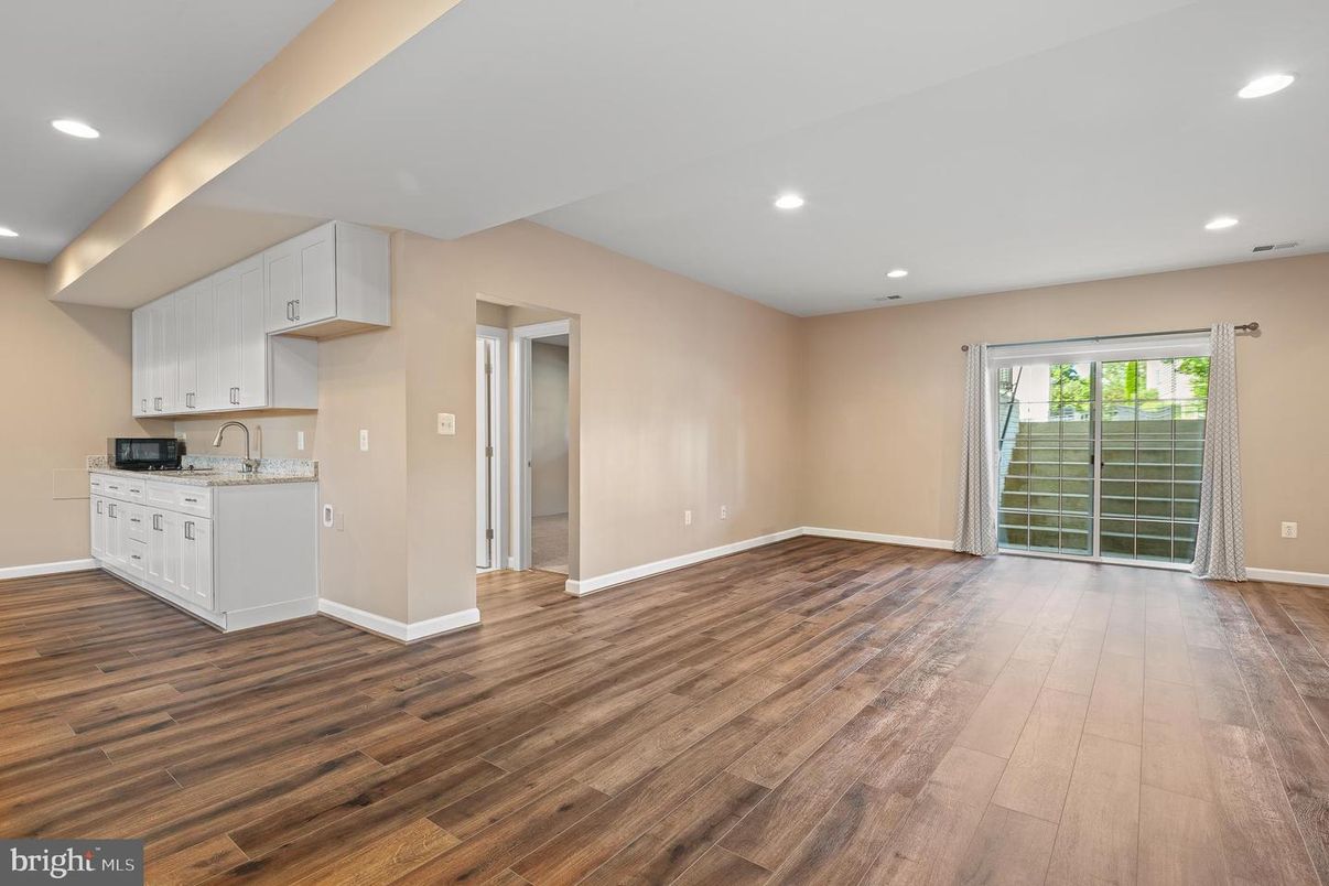 Empty room, Interior, Kitchen, Recessed Lighting, Wood Texture Flooring