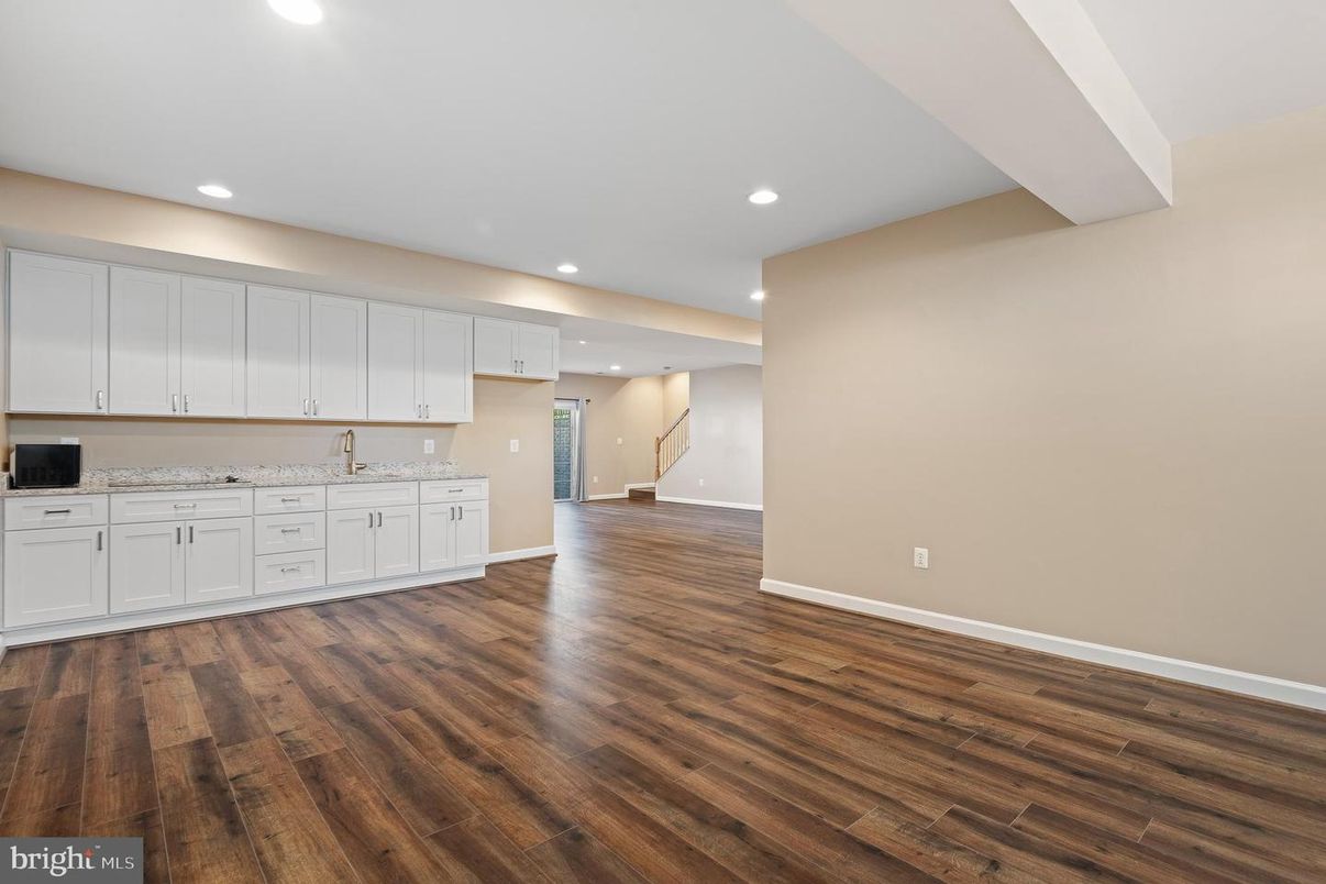 Empty room, Interior, Kitchen, Recessed Lighting, Wood Texture Flooring