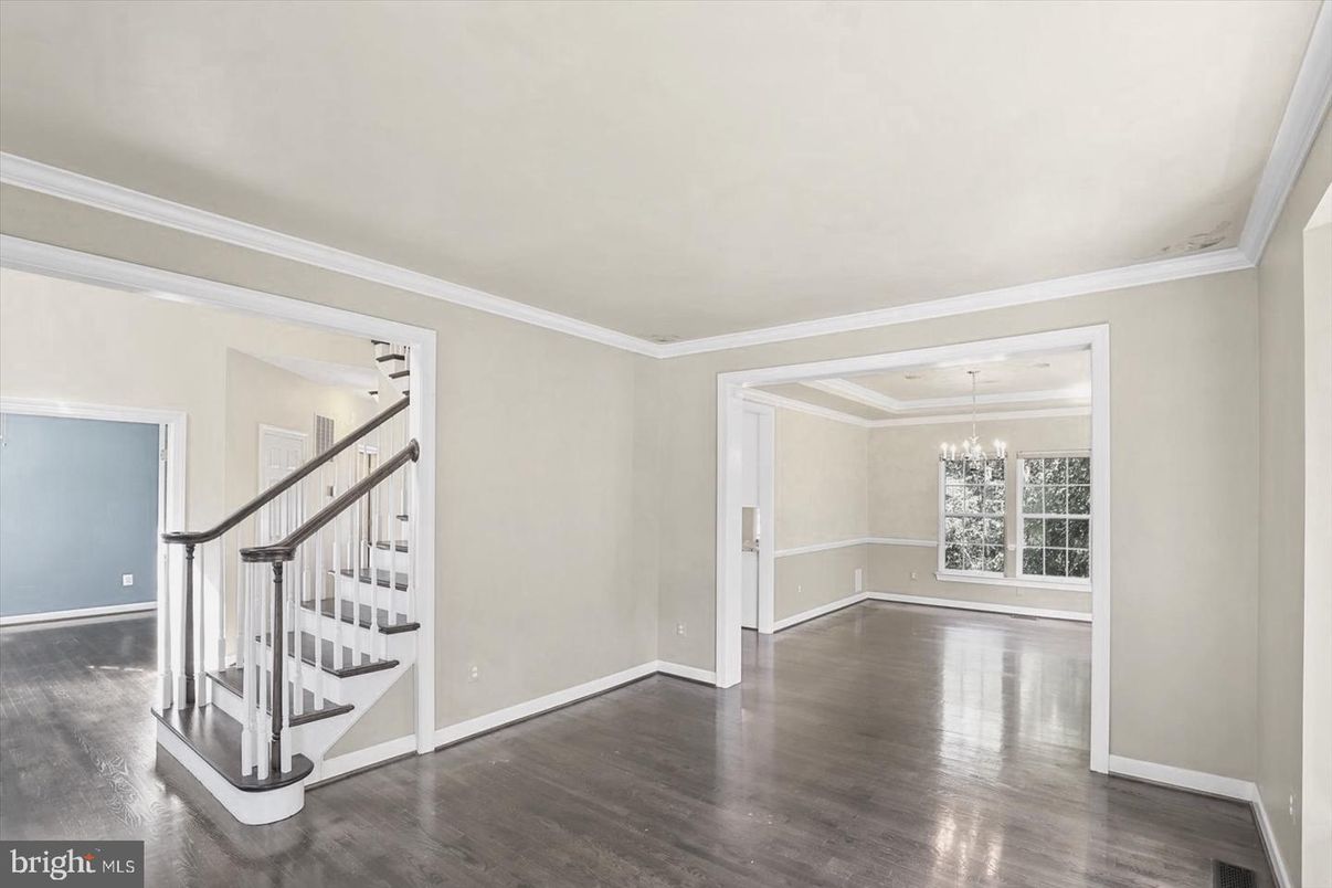 Chandelier, Empty room, Interior, Wood Texture Flooring