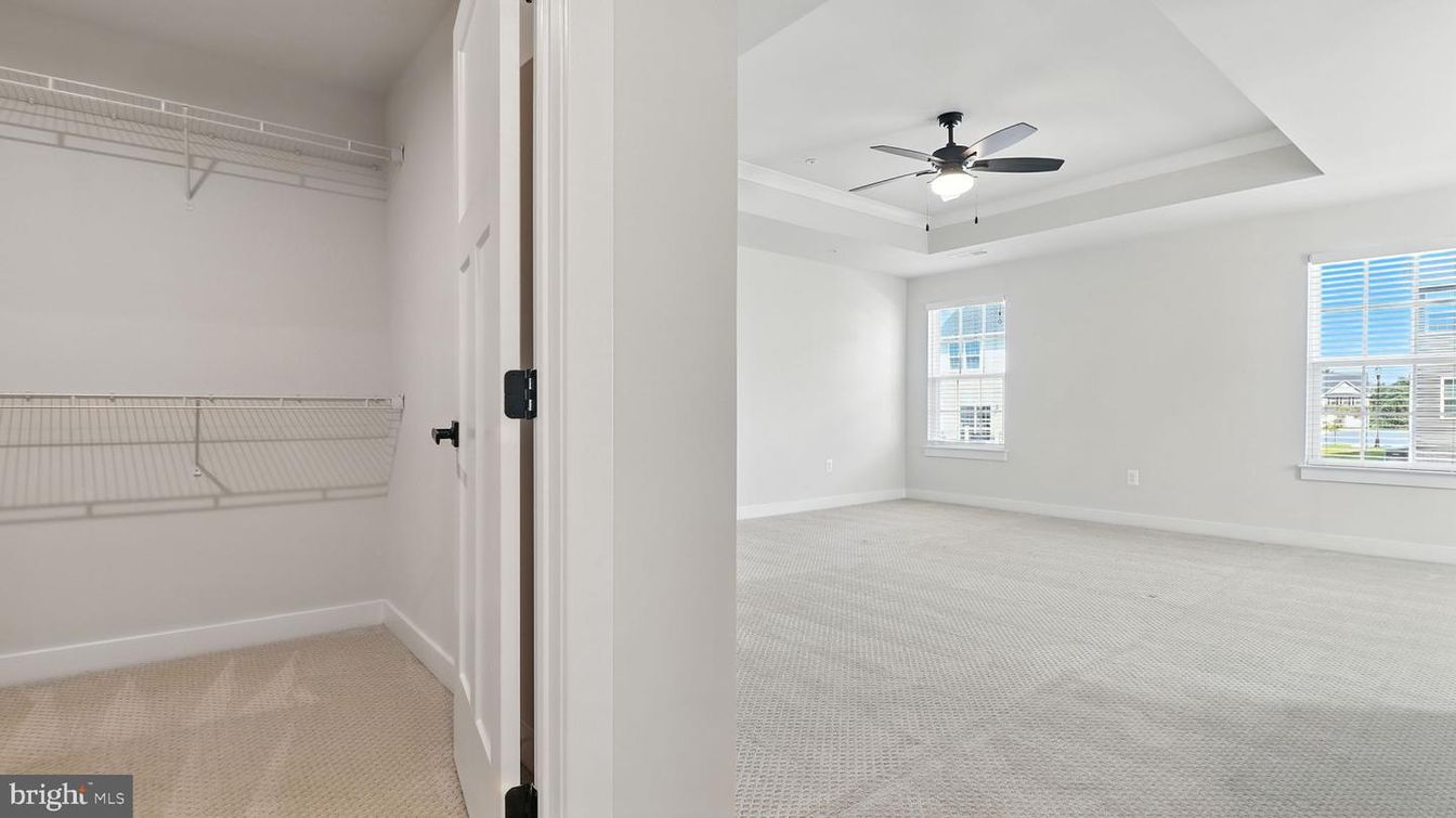 Empty room, Interior, Walk-in Closets