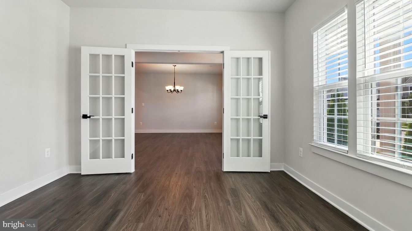Chandelier, Empty room, Interior, Wood Texture Flooring