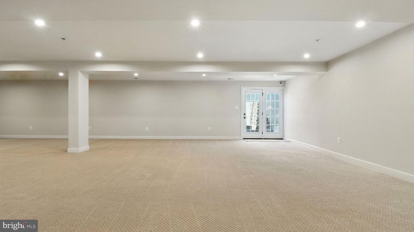 Empty room, Interior, Recessed Lighting