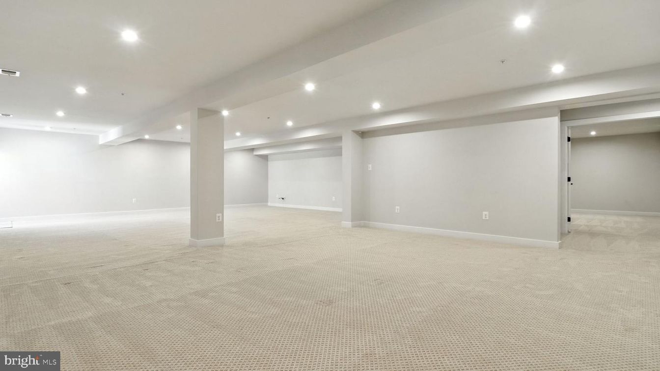 Empty room, Interior, Recessed Lighting