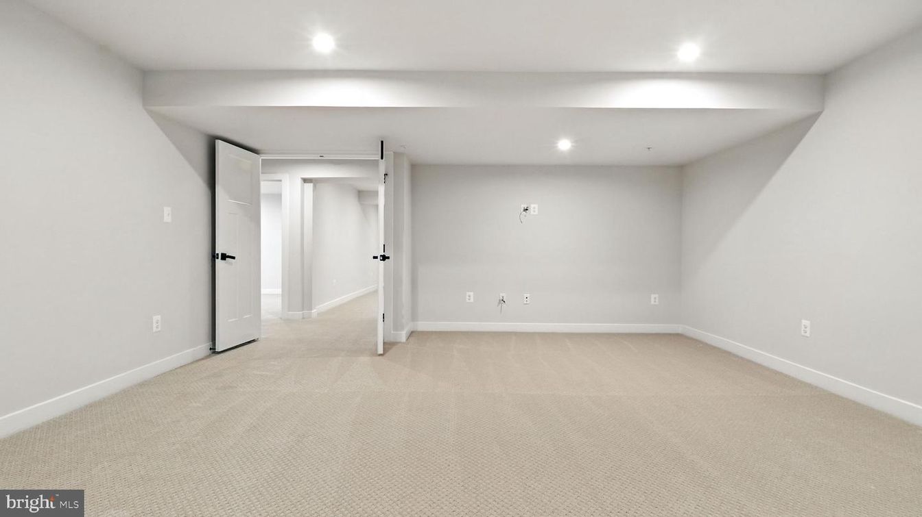 Empty room, Interior, Recessed Lighting