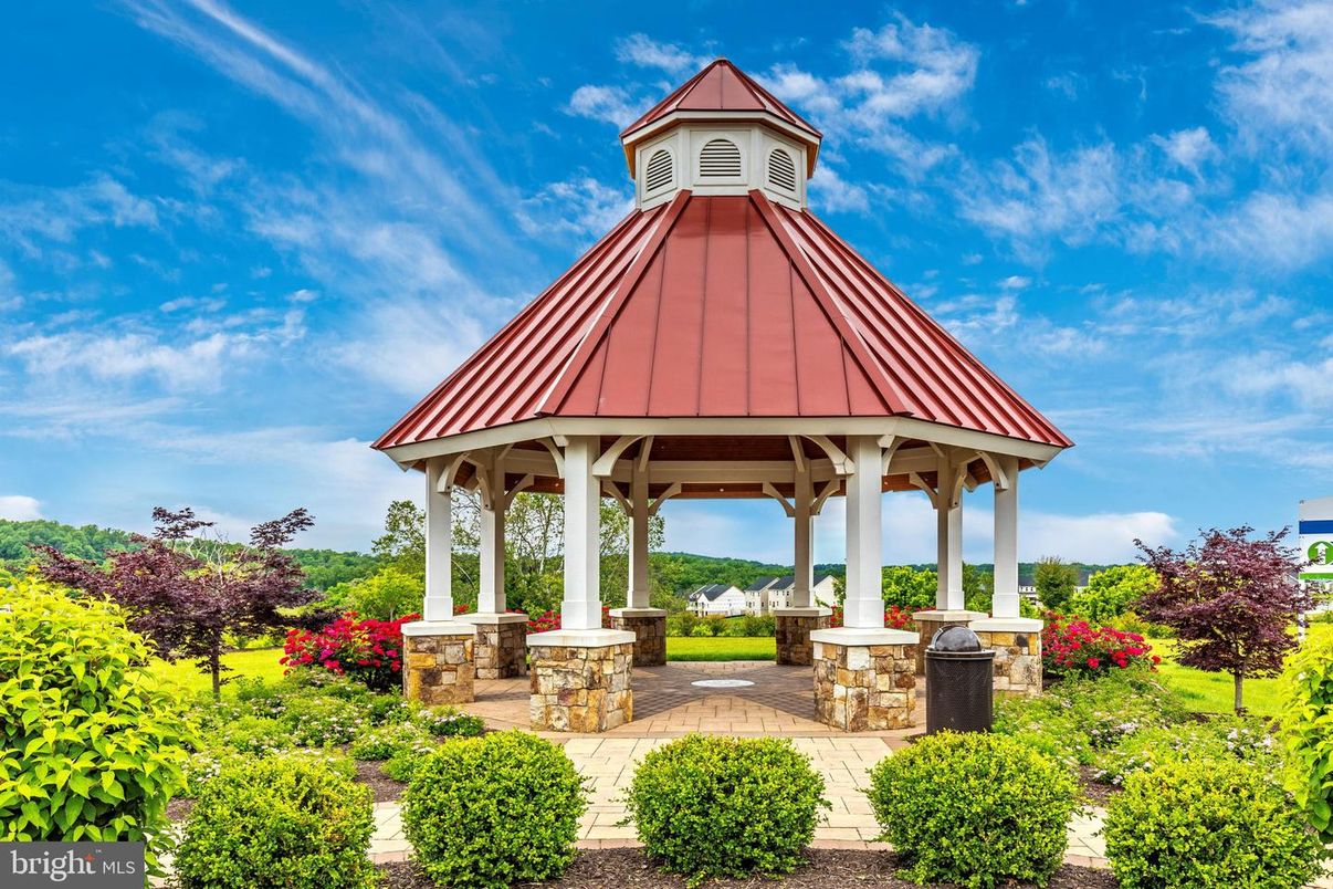 Exterior, Outdoor Kitchen
