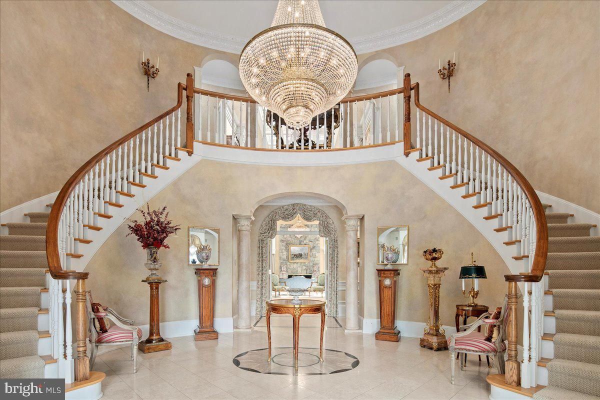 Chandelier, Interior