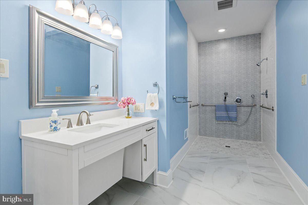 Bathroom, Interior, Marble, Recessed Lighting