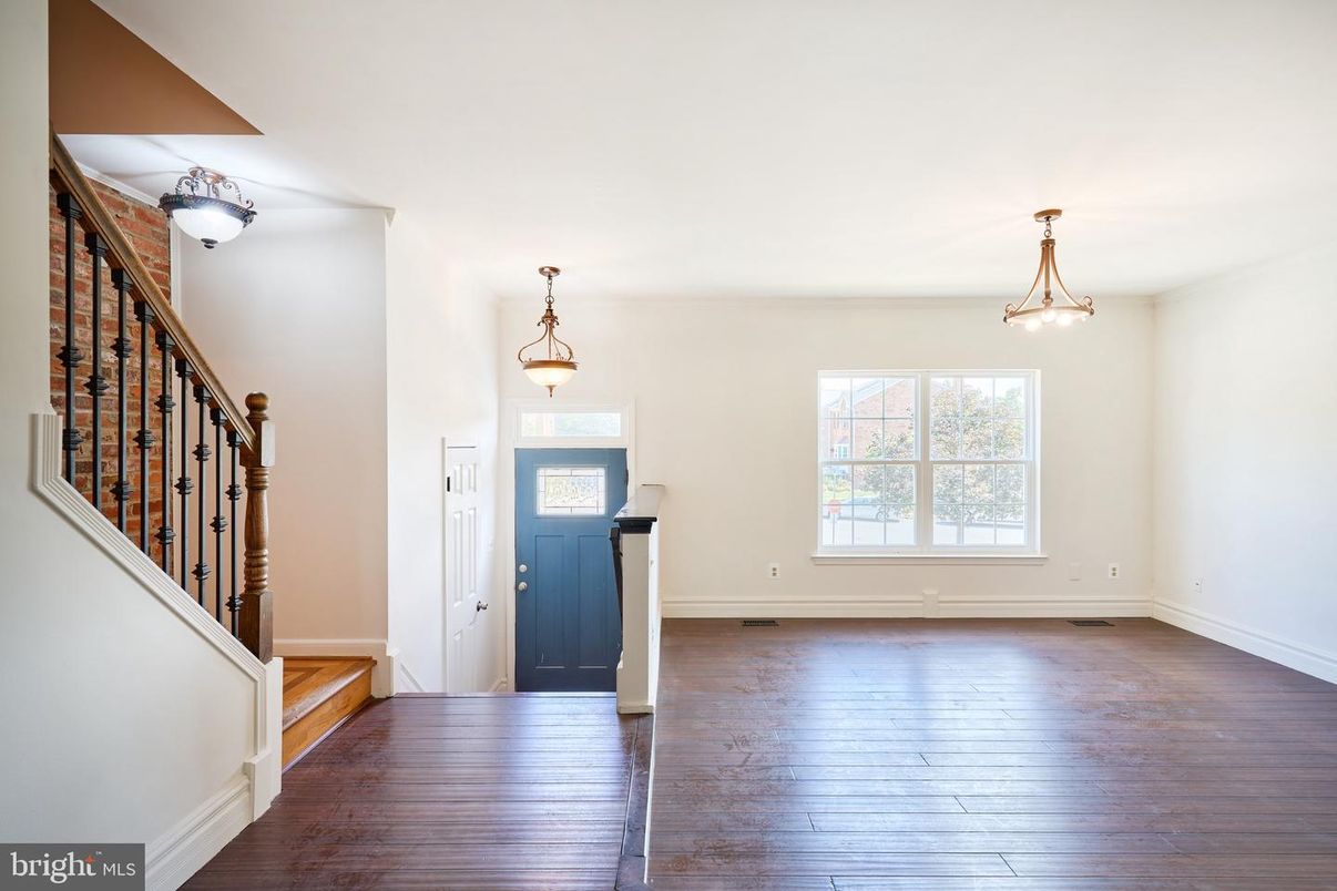 Interior, Pendant Lights, Wood Texture Flooring