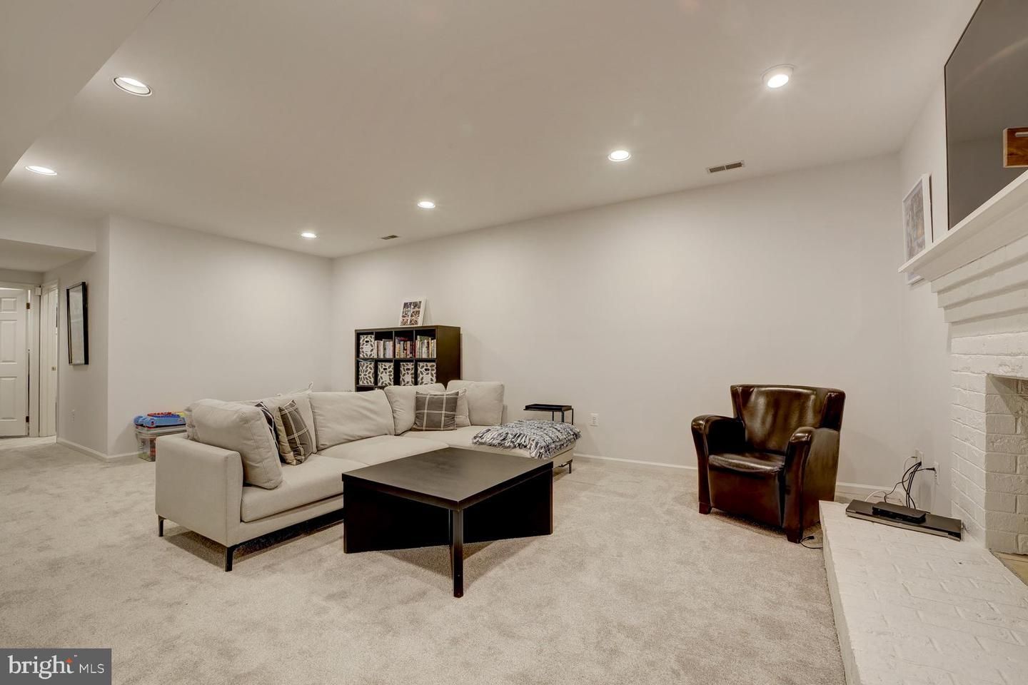 Fireplace, Interior, Living room, Recessed Lighting