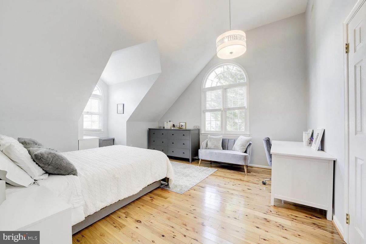 Bedroom, Interior, Pendant Lights, Wood Texture Flooring