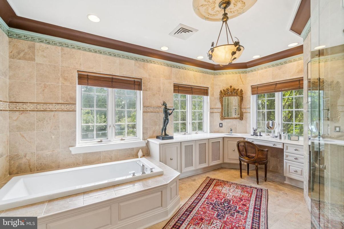 Bathroom, Glass Shower, Interior, Pendant Lights, Recessed Lighting