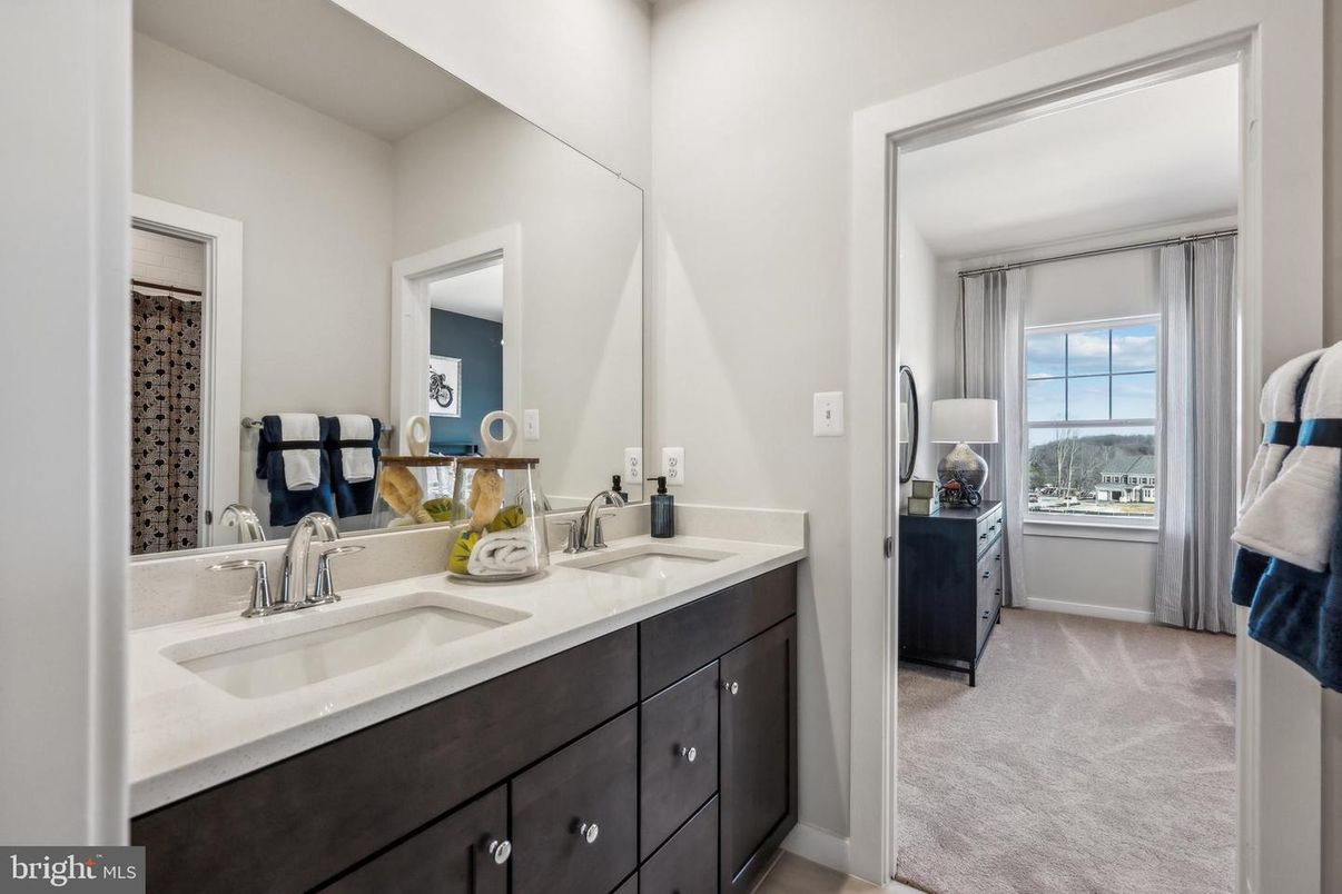 Bathroom, Dual Sink Vanities, Interior