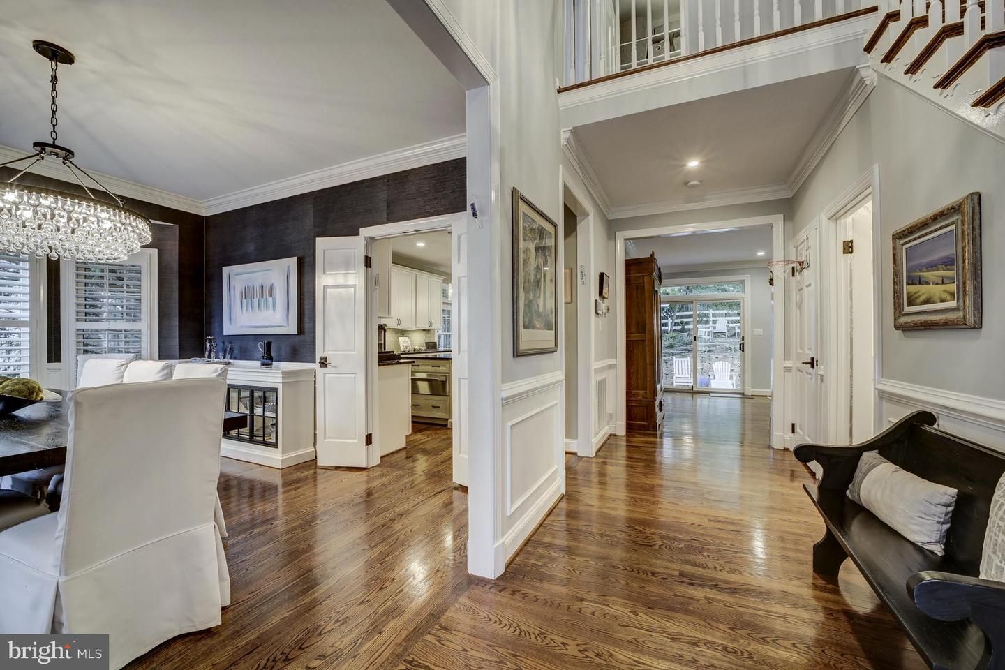 Chandelier, Dining room, Interior, Kitchen, Pendant Lights, Recessed Lighting, Wood Texture Flooring