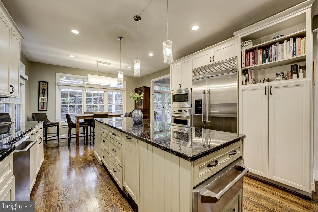 Dining room, Interior, Kitchen, Pendant Lights, Recessed Lighting, Stainless Steel Appliances, Wood Texture Flooring