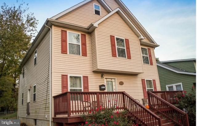 Exterior, Facade, Queen Anne Victorian