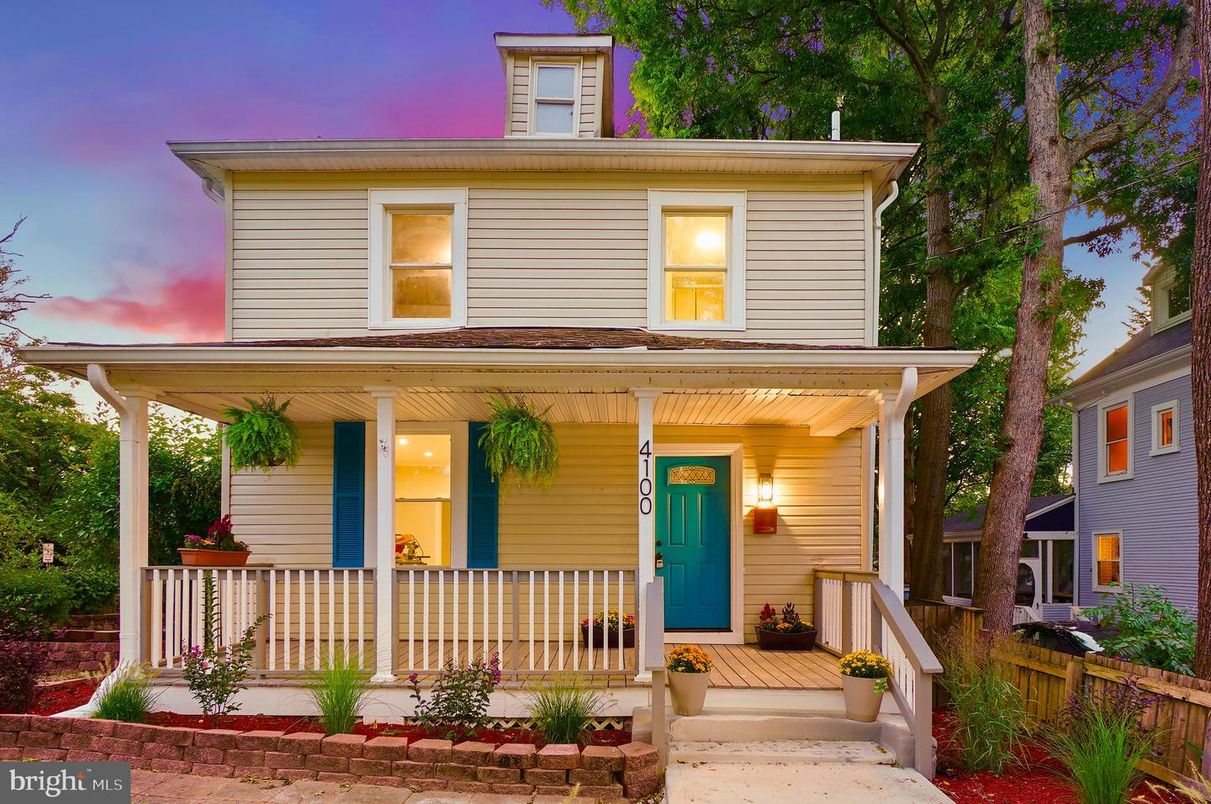 Exterior, Facade, American Foursquare