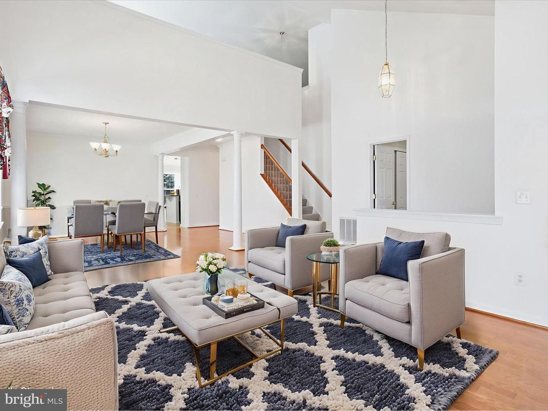 Chandelier, Dining room, Interior, Living room, Pendant Lights, Wood Texture Flooring