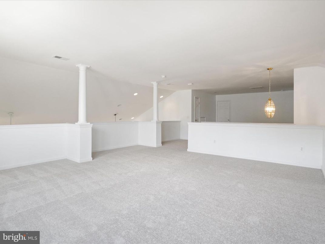 Empty room, Interior, Pendant Lights, Recessed Lighting