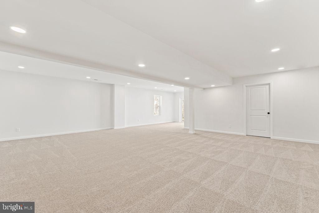 Empty room, Interior, Recessed Lighting